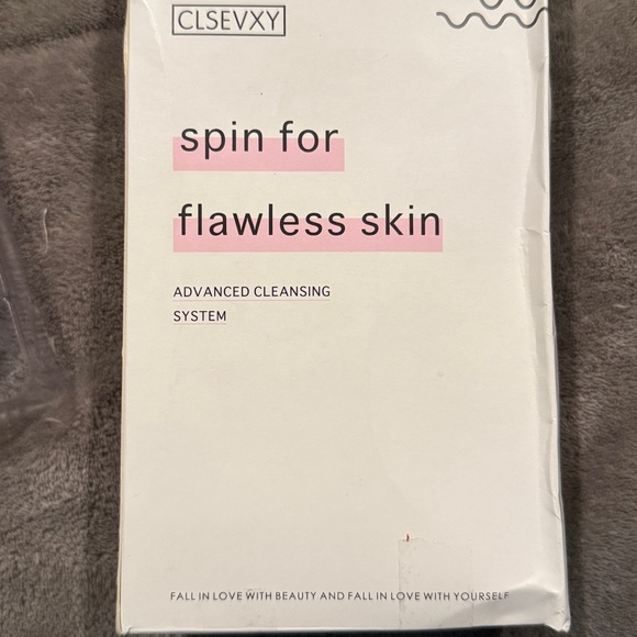 Electric Facial Cleansing Brush - Pink and White - Picture 3 of 6